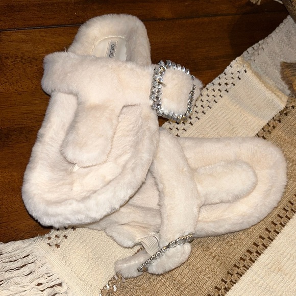 Women’s Slipper Sandals - Picture 2 of 2